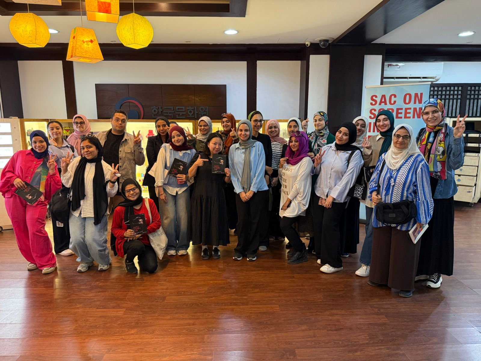 상영 후기 단체 사진